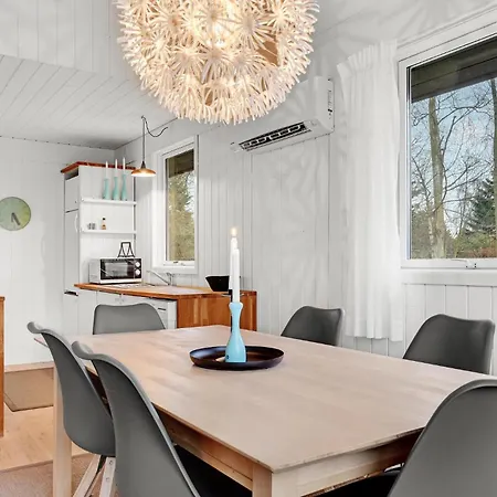 Three-bedroom In Sydals Skovbyballe