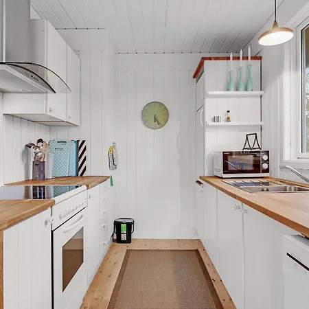 Three-bedroom In Sydals Skovbyballe