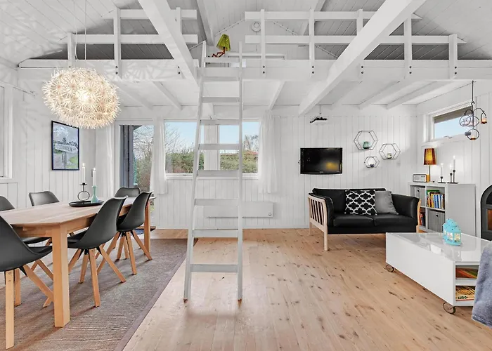 Three-bedroom In Sydals